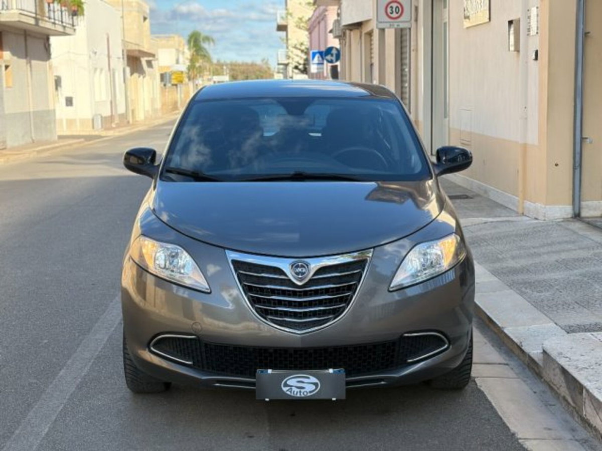 Lancia Ypsilon 1.2 69 CV 5 porte Silver (6)
