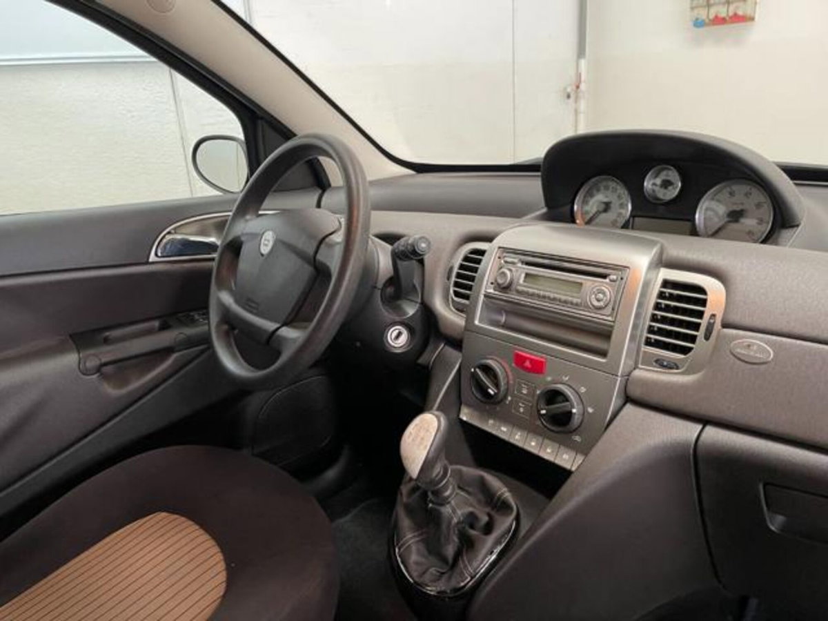 Lancia Ypsilon 1.2 New Oro (16)