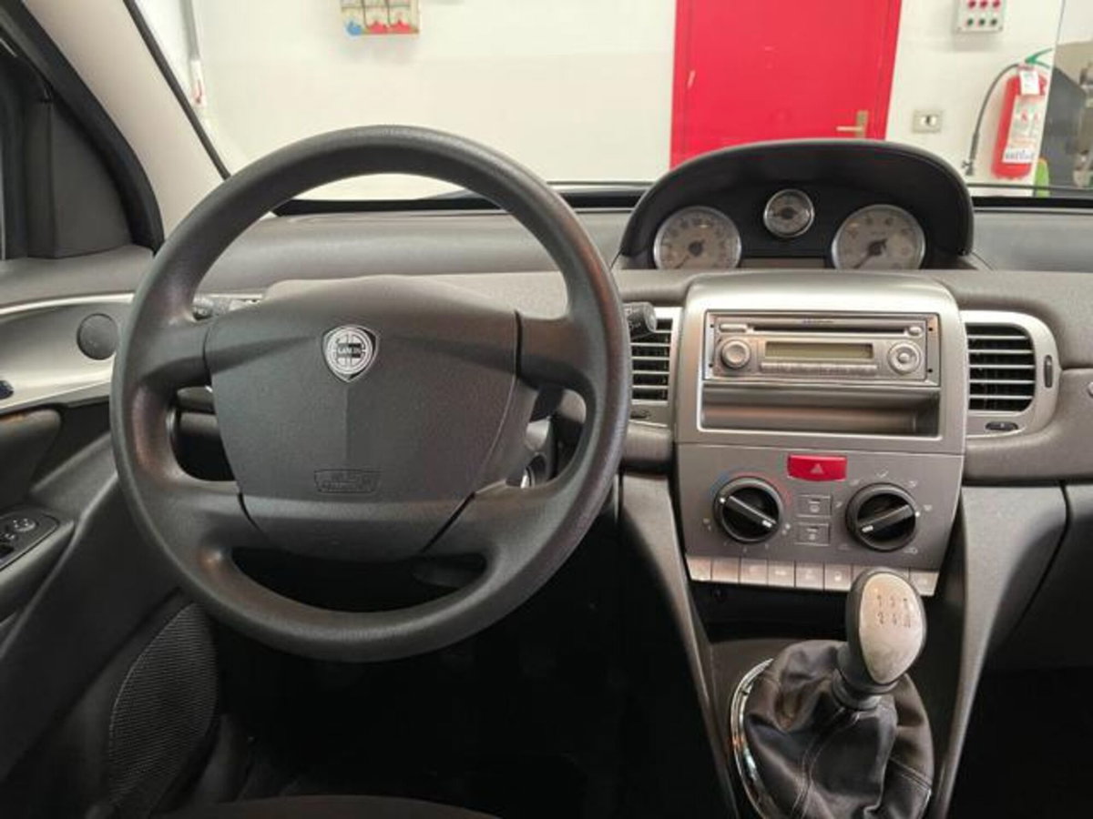 Lancia Ypsilon 1.2 New Oro (17)