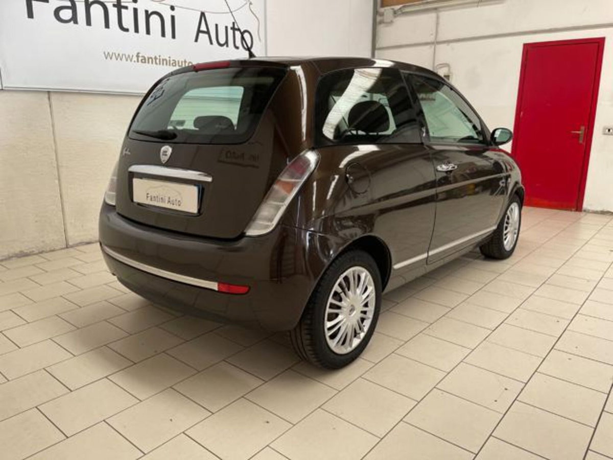 Lancia Ypsilon 1.2 New Oro (3)