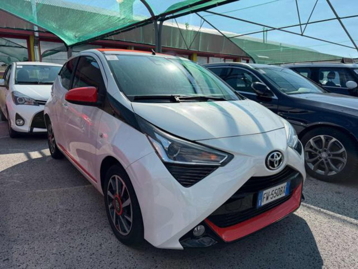 Toyota Aygo Connect 1.0 VVT-i 72 CV 5 porte x-wave orange (2)