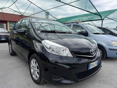 Toyota Yaris 1.0 5 porte Lounge (2)