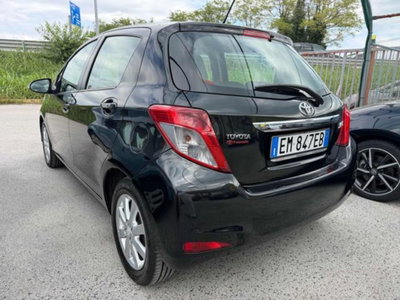 Toyota Yaris 1.0 5 porte Lounge (4)