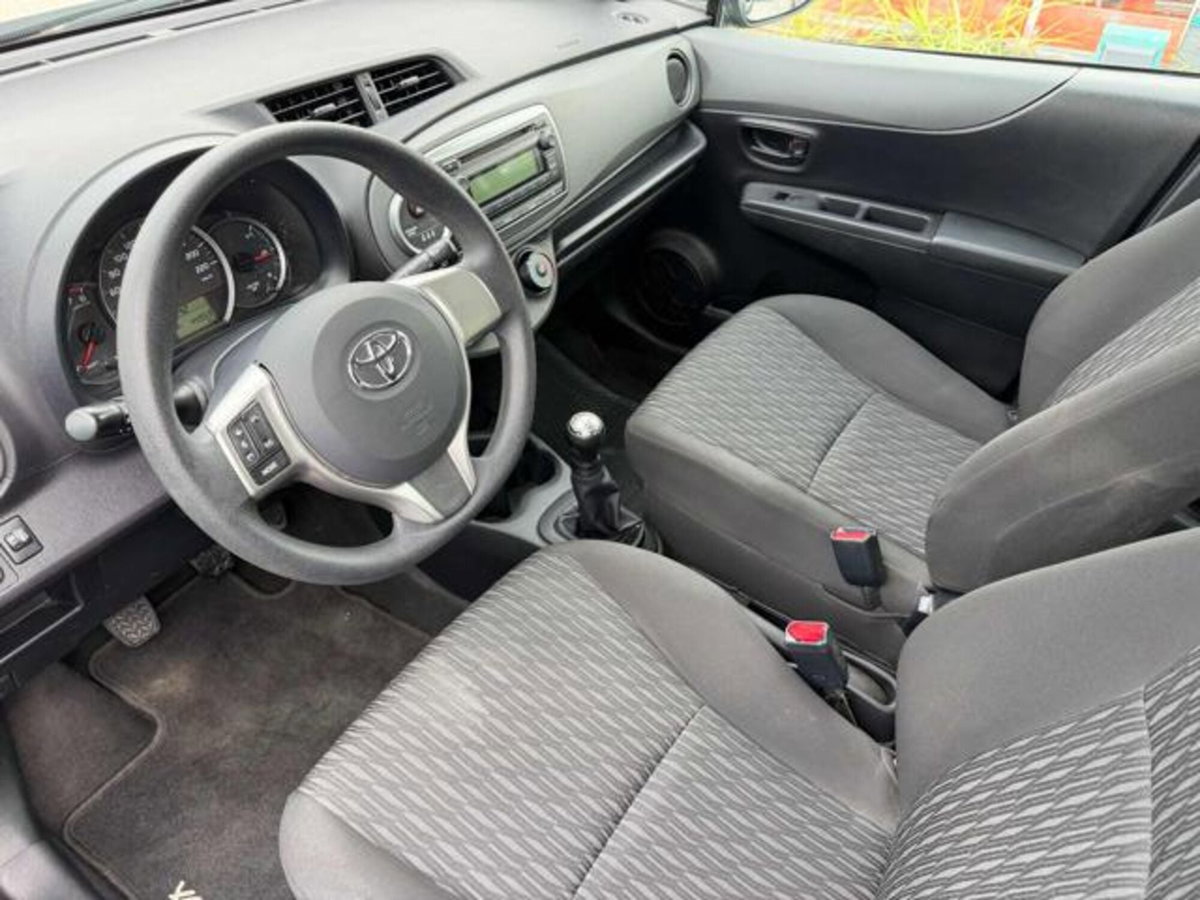 Toyota Yaris 1.0 5 porte Lounge (5)