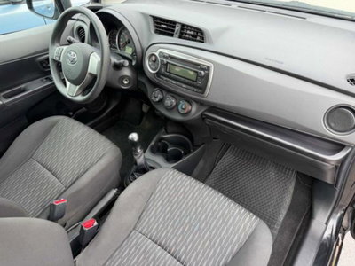 Toyota Yaris 1.0 5 porte Lounge (6)