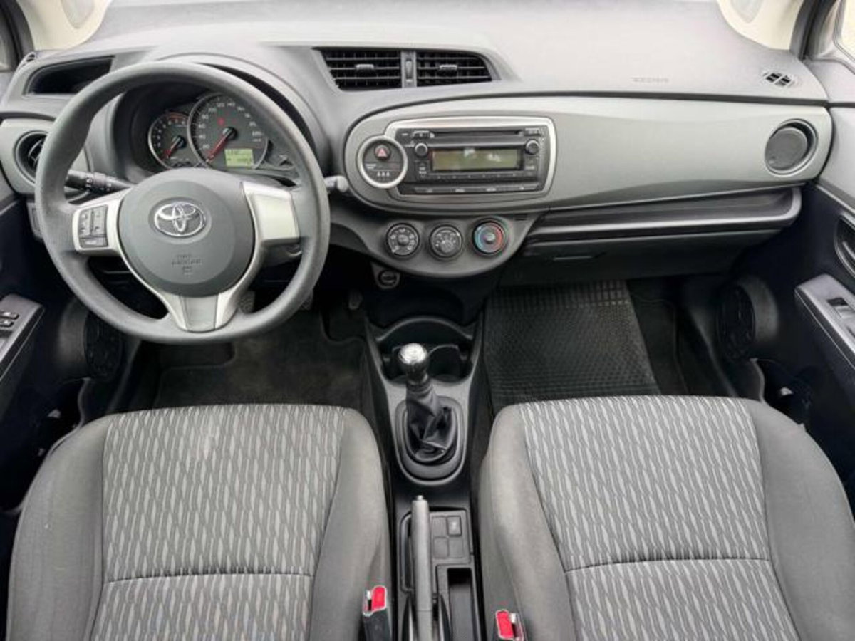 Toyota Yaris 1.0 5 porte Lounge (7)