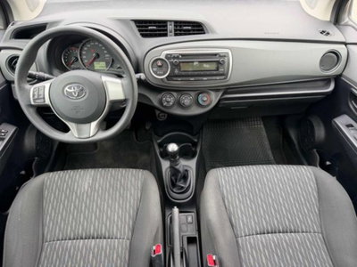 Toyota Yaris 1.0 5 porte Lounge (7)