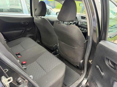 Toyota Yaris 1.0 5 porte Lounge (8)