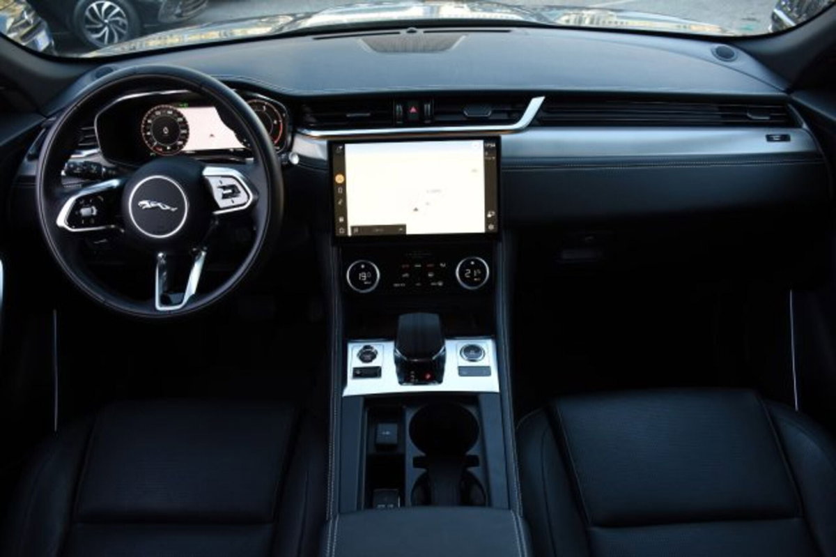 Jaguar F-Pace 2.0 D 163 CV AWD aut. R-Dynamic S (7)