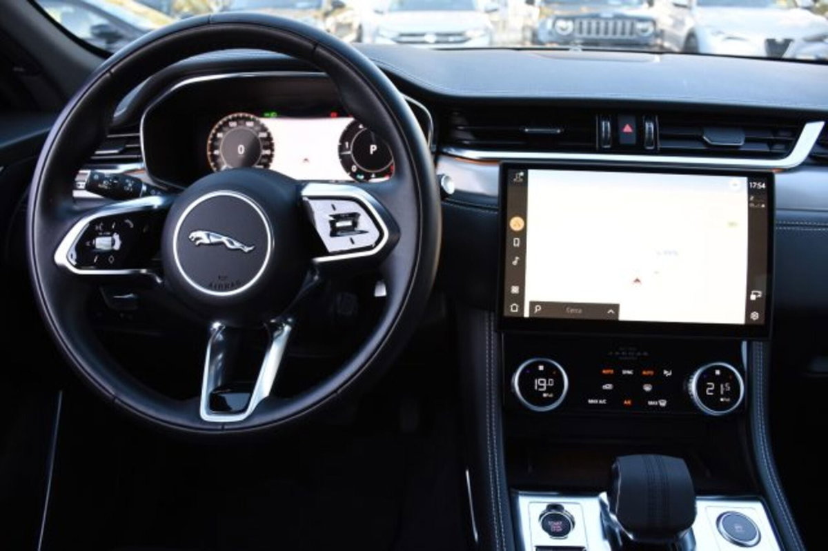 Jaguar F-Pace 2.0 D 163 CV AWD aut. R-Dynamic S (8)