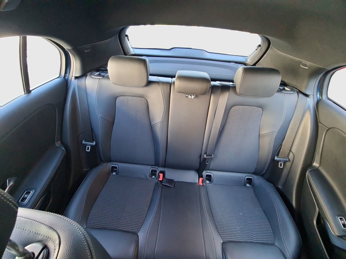 Mercedes-Benz Classe A 180 d Automatic Sport (18)