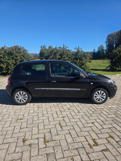 Renault Clio 1.2 16V cat 3 porte Confort Authentique (4)