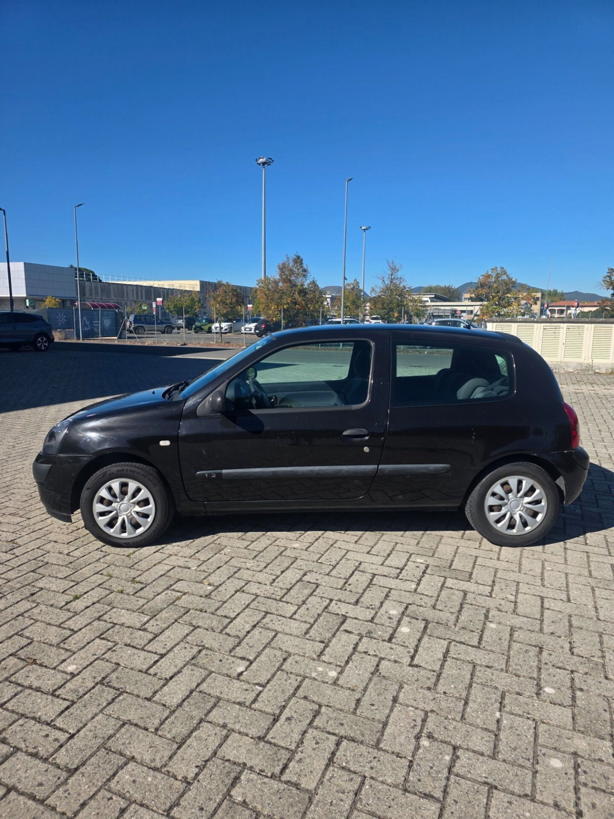 Renault Clio 1.2 16V cat 3 porte Confort Authentique (5)