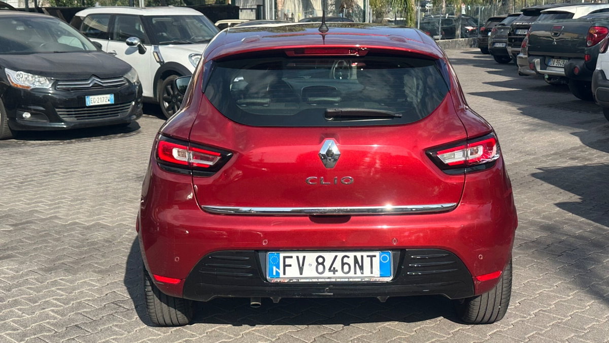Renault Clio dCi 8V 75 CV 5 porte Moschino Life (4)