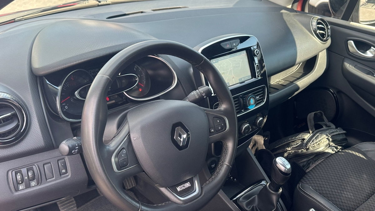 Renault Clio dCi 8V 75 CV 5 porte Moschino Life (7)
