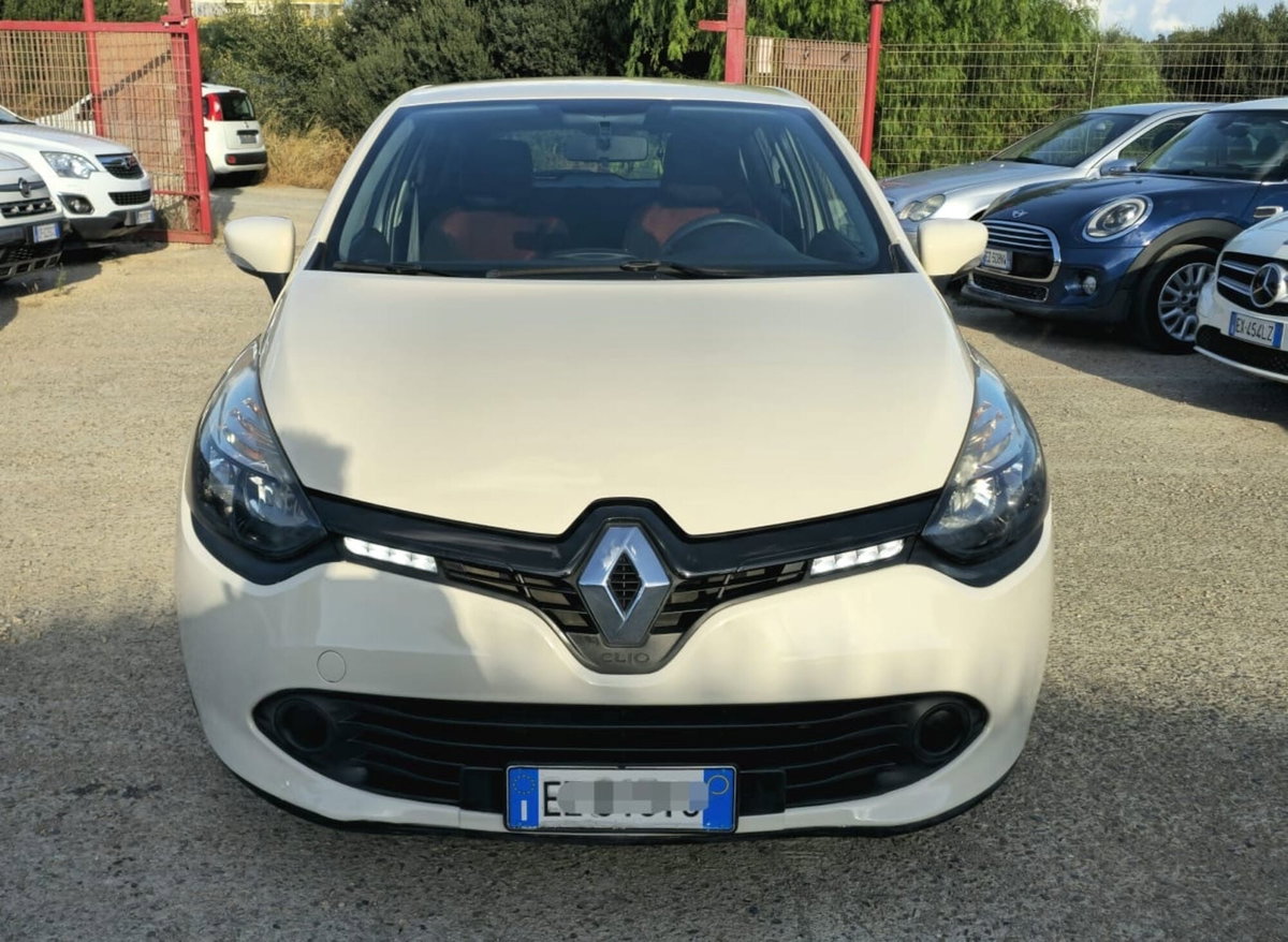 Renault Clio 1.2 75 CV 5 porte Duel (12)