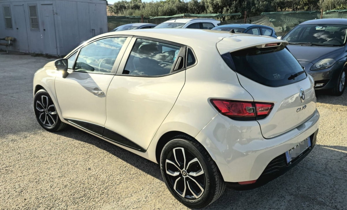 Renault Clio 1.2 75 CV 5 porte Duel (2)