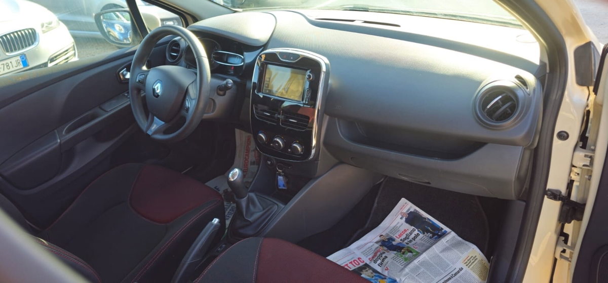 Renault Clio 1.2 75 CV 5 porte Duel (9)
