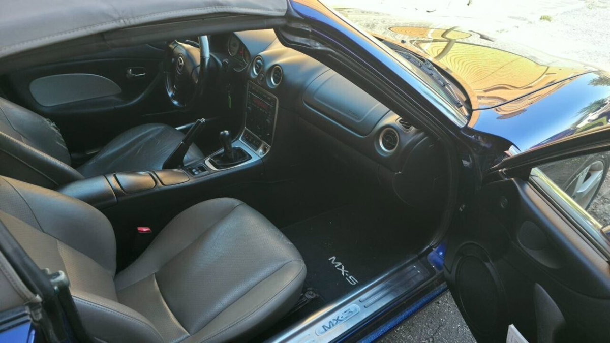 Mazda MX-5 1.6i 16V cat The Bridge (11)