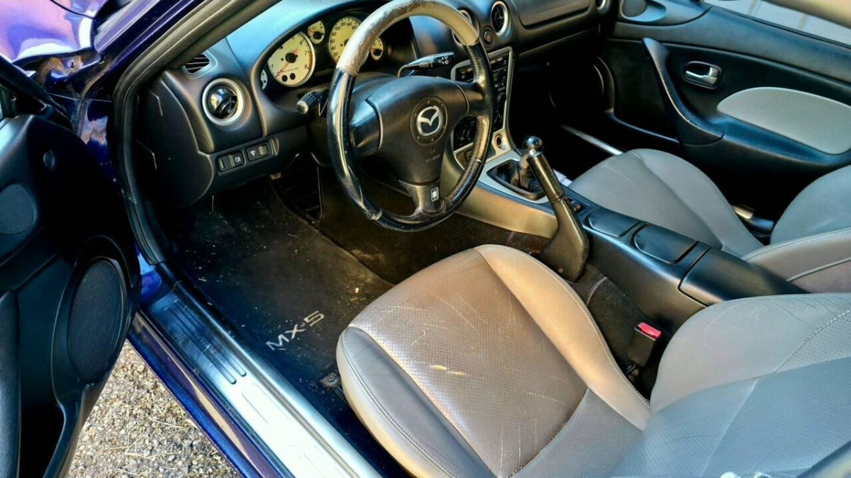Mazda MX-5 1.6i 16V cat The Bridge (2)