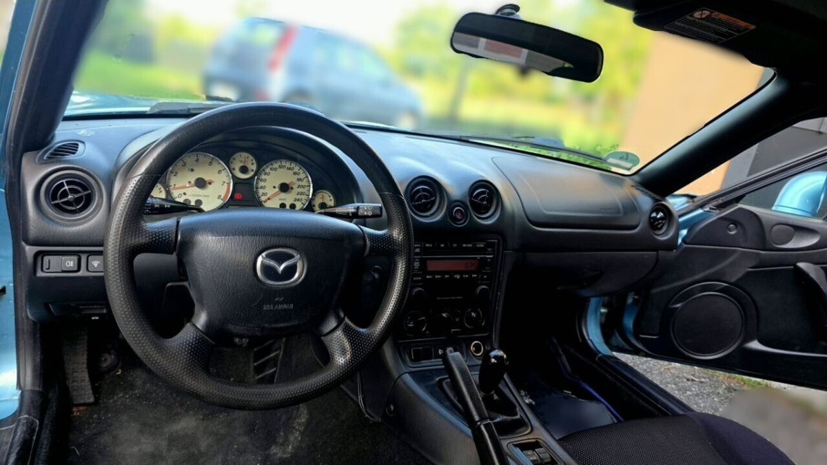 Mazda MX-5 1.6i 16V cat Rainbow (2)