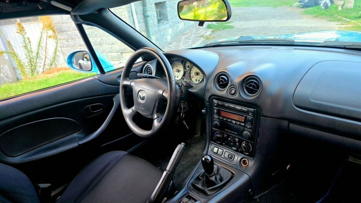 Mazda MX-5 1.6i 16V cat Rainbow (7)