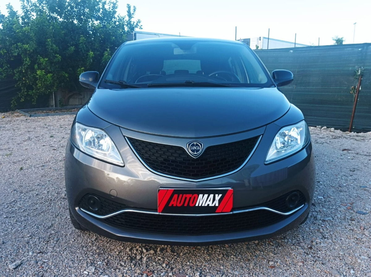 Lancia Ypsilon 1.2 69 CV 5 porte Silver