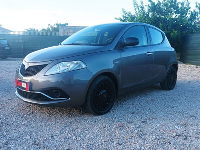 Lancia Ypsilon 1.2 69 CV 5 porte Silver (5)