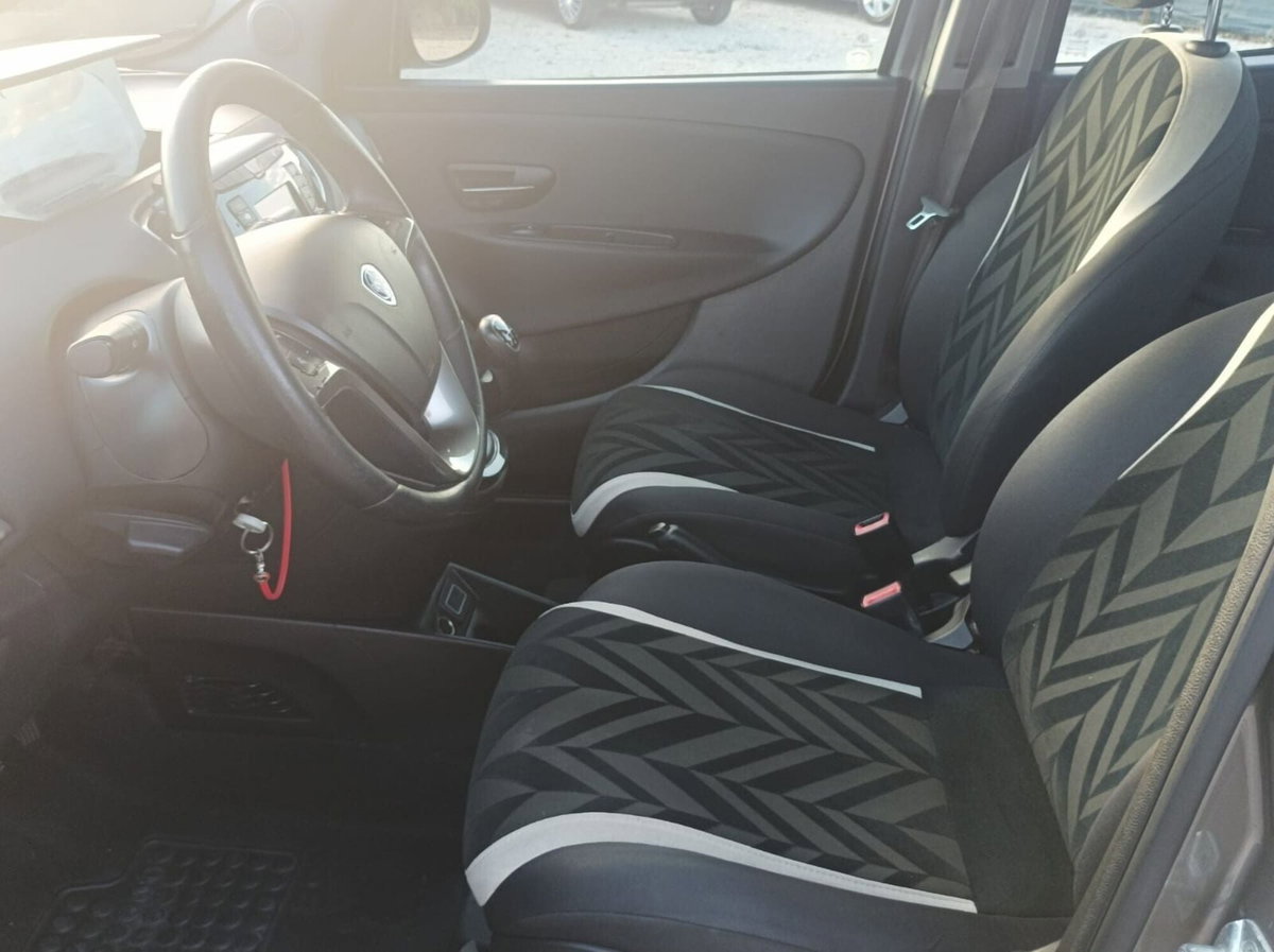 Lancia Ypsilon 1.2 69 CV 5 porte Silver (7)