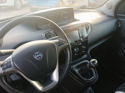 Lancia Ypsilon 1.2 69 CV 5 porte Silver (8)