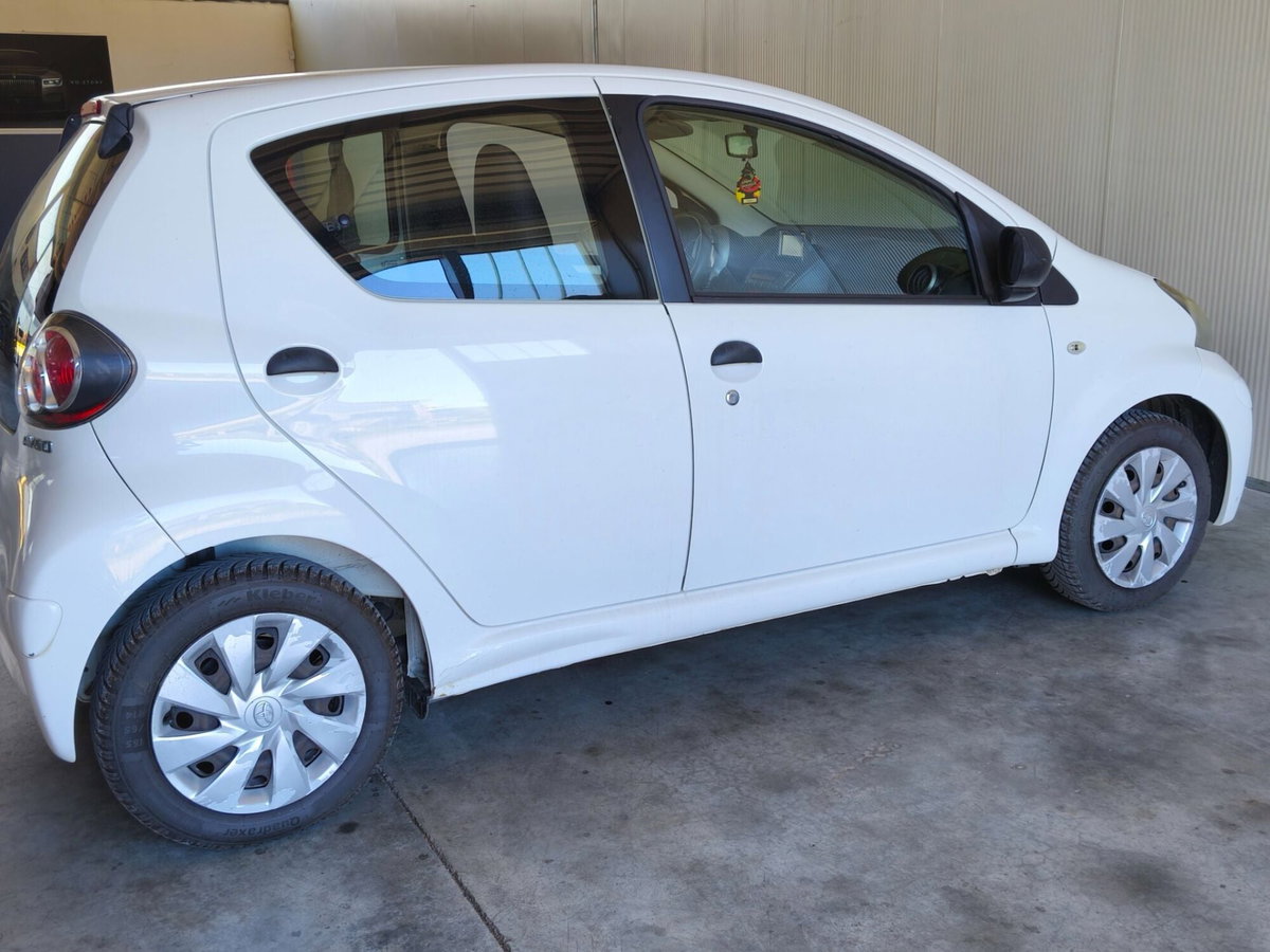 Toyota Aygo 1.0 12V VVT-i 5 porte Lounge Connect (12)