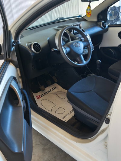 Toyota Aygo 1.0 12V VVT-i 5 porte Lounge Connect (13)