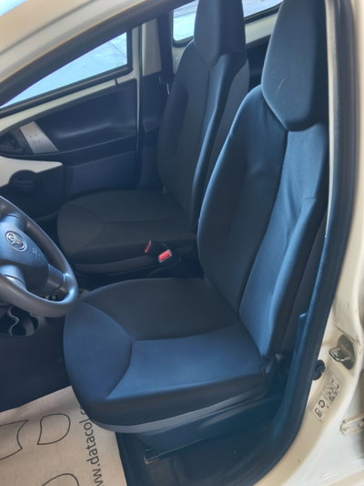 Toyota Aygo 1.0 12V VVT-i 5 porte Lounge Connect (15)