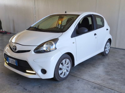 Toyota Aygo 1.0 12V VVT-i 5 porte Lounge Connect (2)