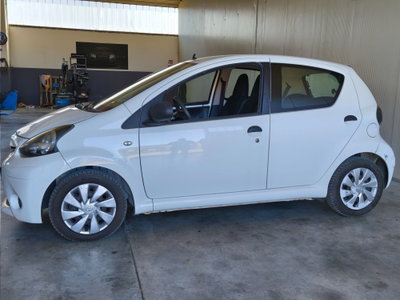 Toyota Aygo 1.0 12V VVT-i 5 porte Lounge Connect (3)