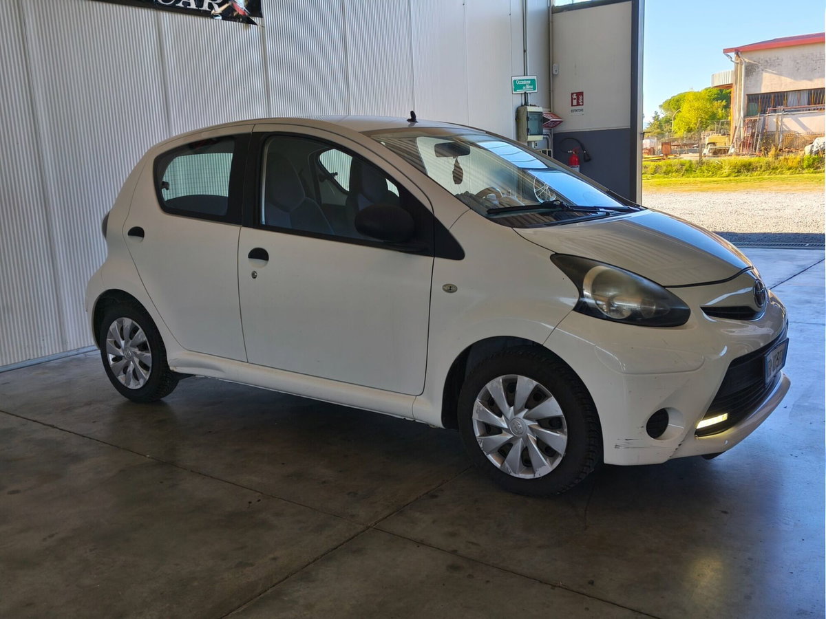 Toyota Aygo 1.0 12V VVT-i 5 porte Lounge Connect (5)