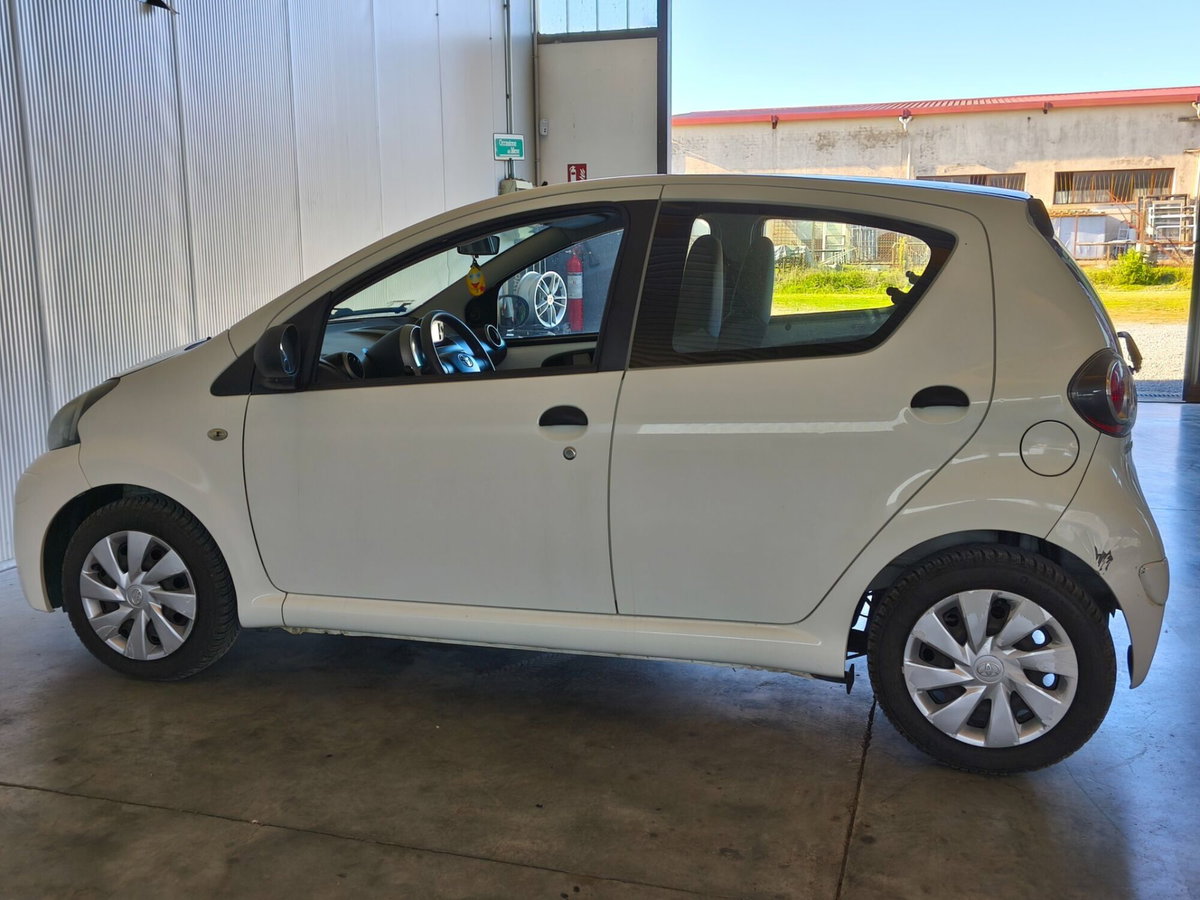Toyota Aygo 1.0 12V VVT-i 5 porte Lounge Connect (7)