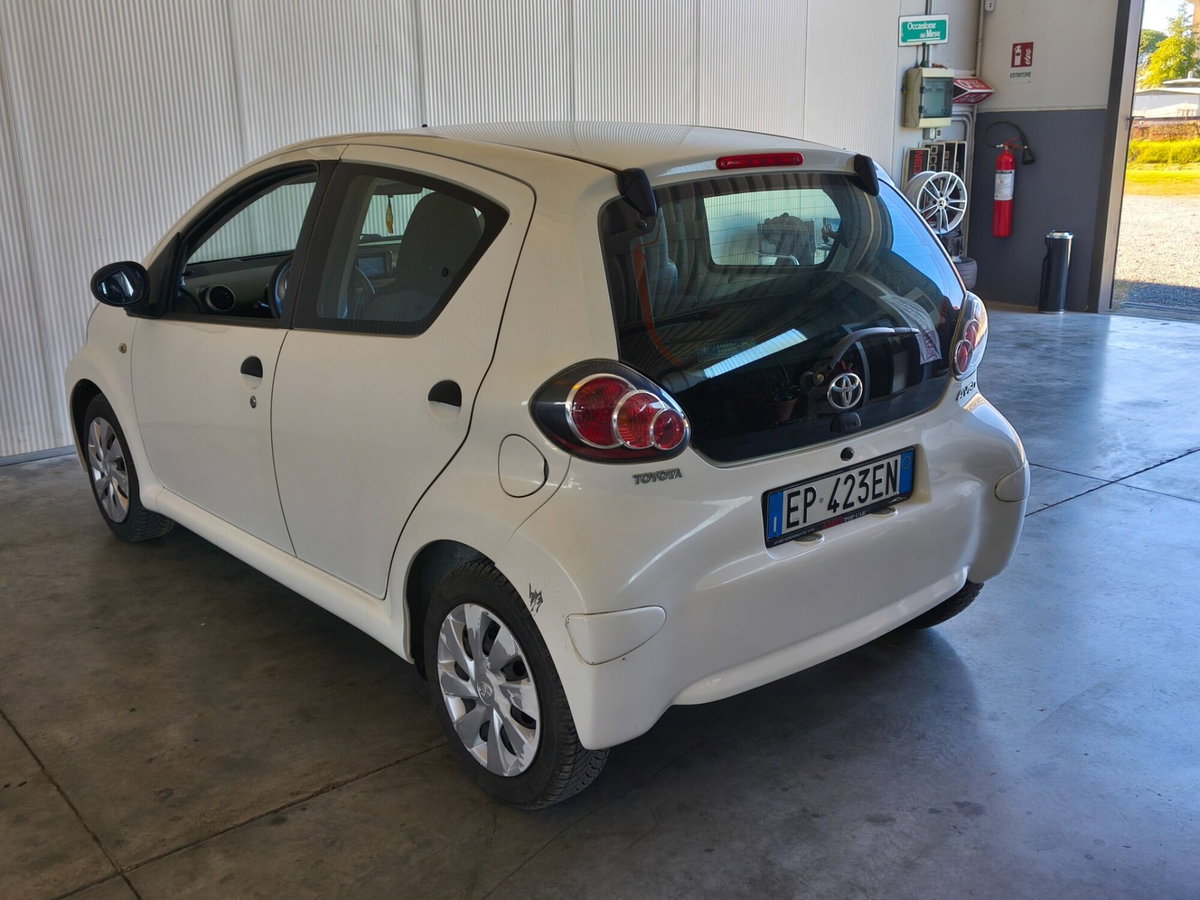 Toyota Aygo 1.0 12V VVT-i 5 porte Lounge Connect (8)