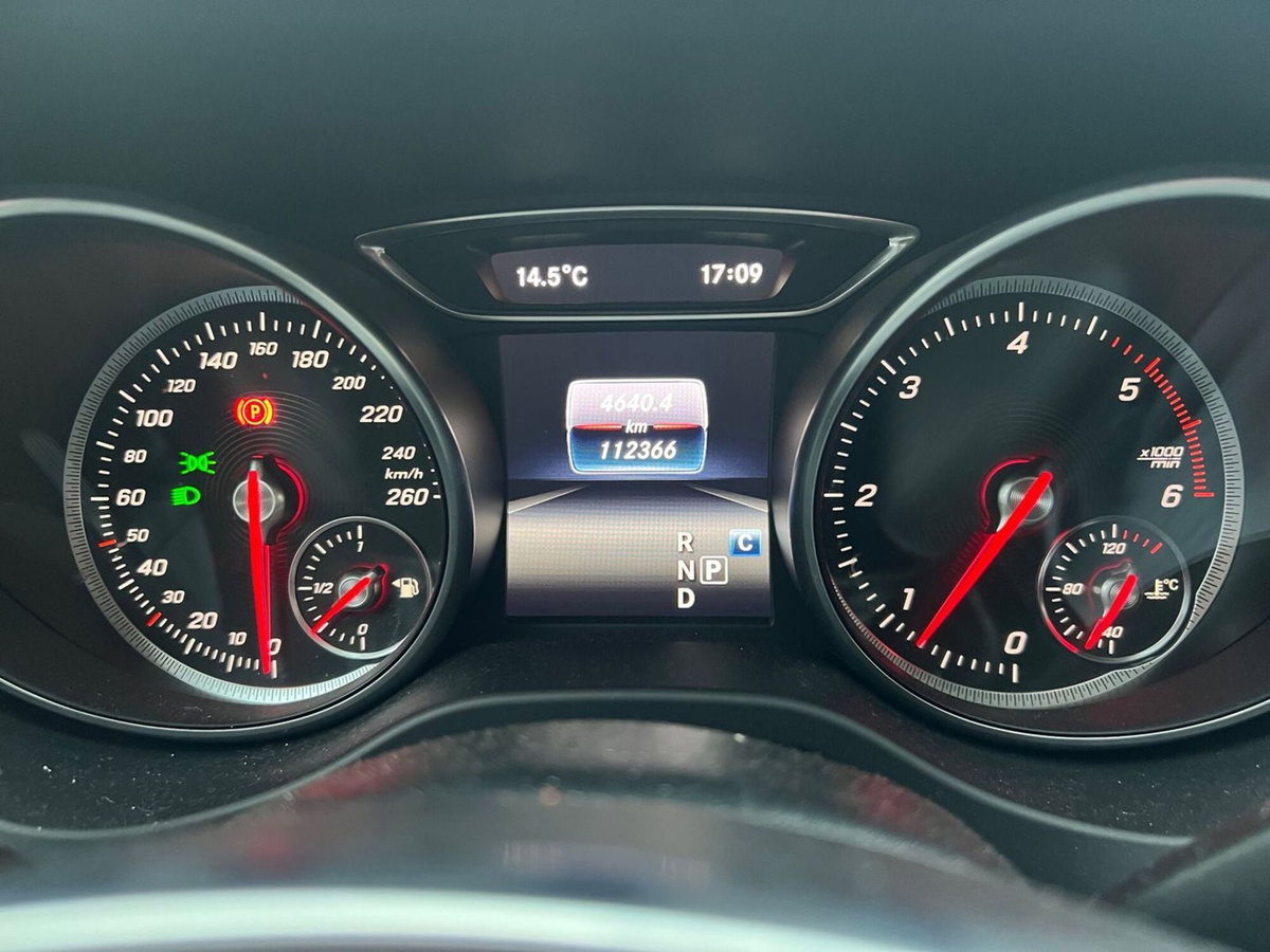Mercedes-Benz CLA 200 d Premium (10)