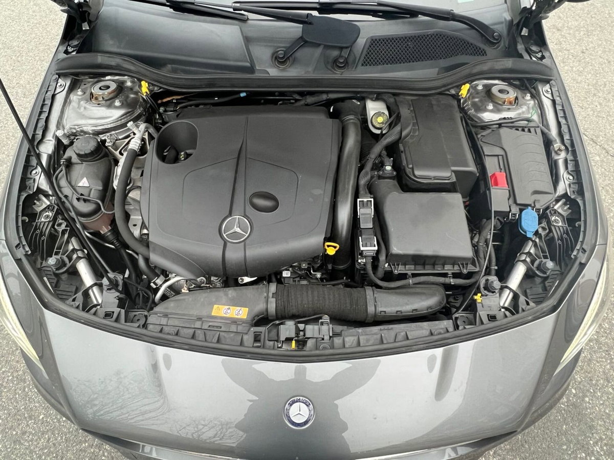 Mercedes-Benz CLA 200 d Premium (14)
