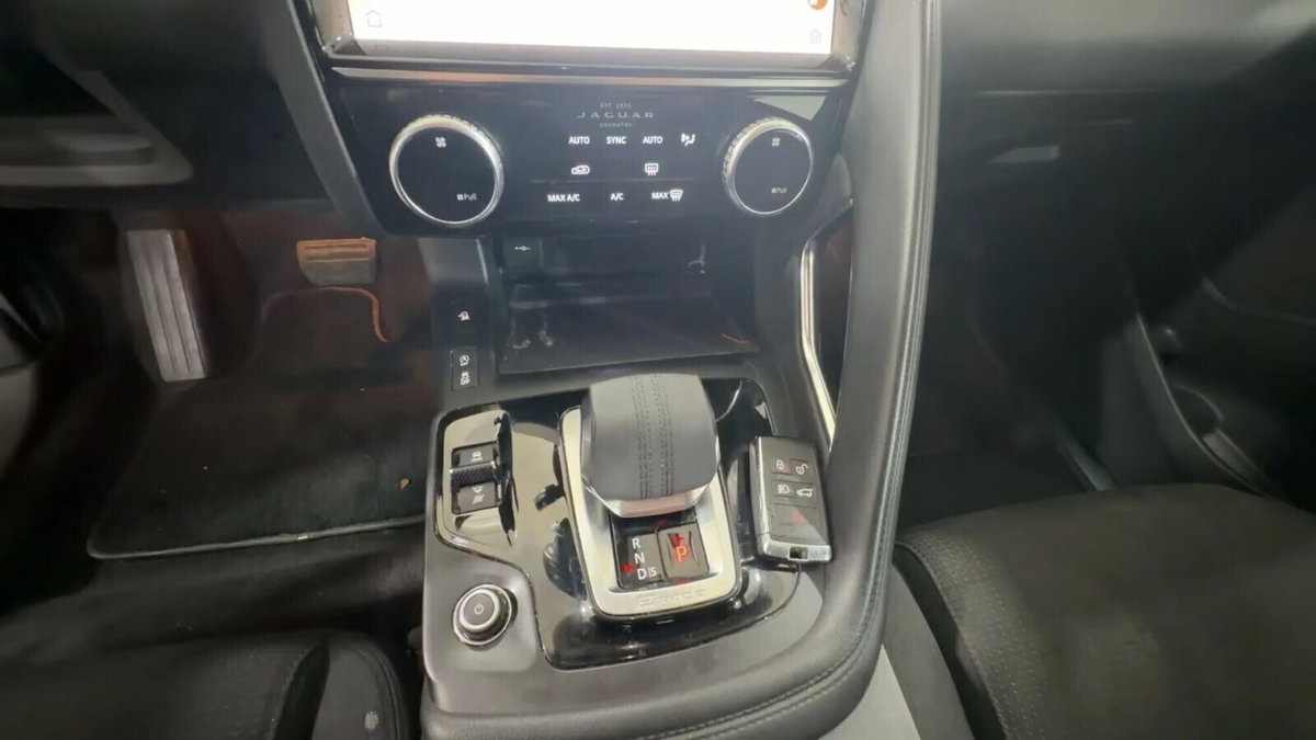 Jaguar E-Pace 2.0D I4 163 CV AWD Auto (10)