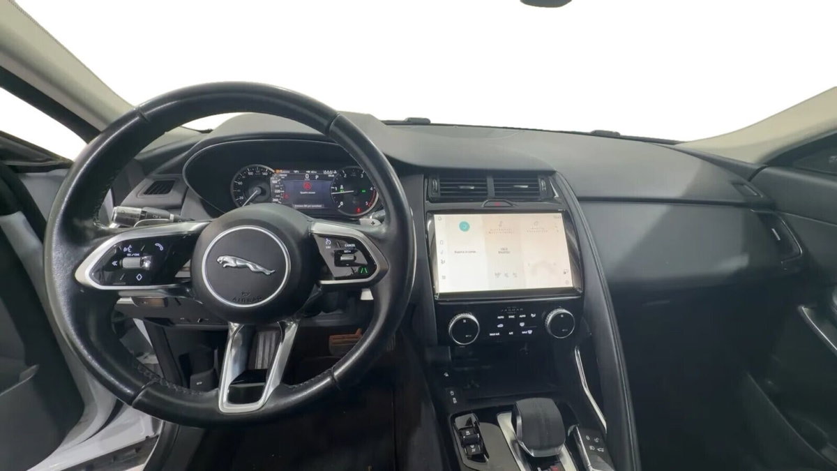 Jaguar E-Pace 2.0D I4 163 CV AWD Auto (11)