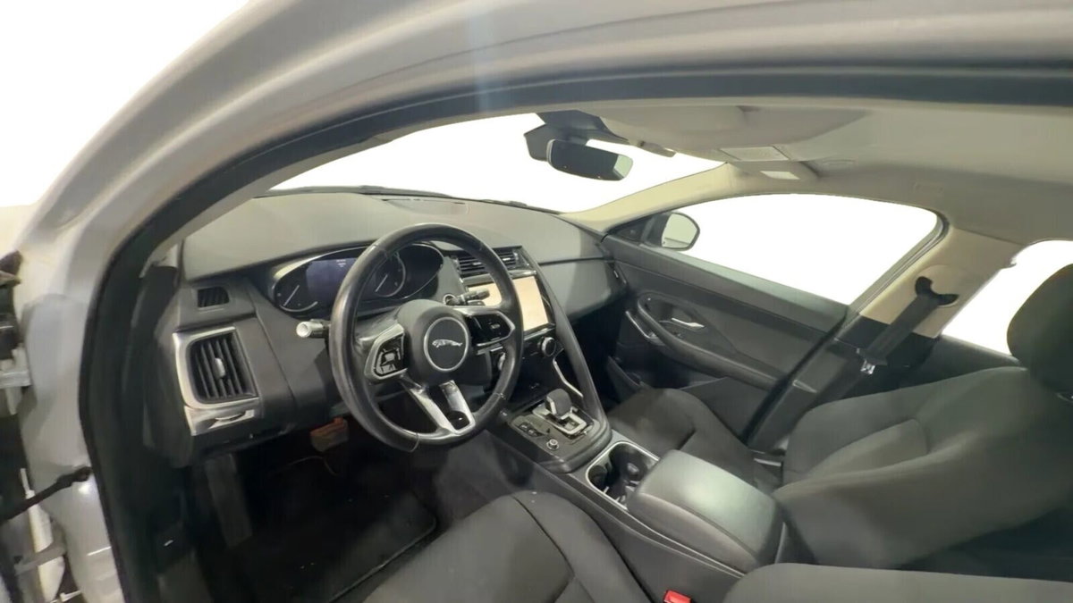 Jaguar E-Pace 2.0D I4 163 CV AWD Auto (14)