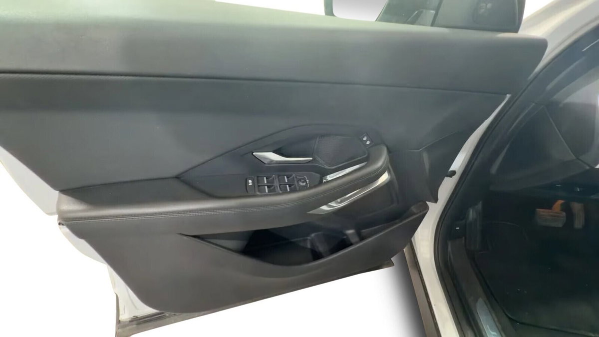 Jaguar E-Pace 2.0D I4 163 CV AWD Auto (5)