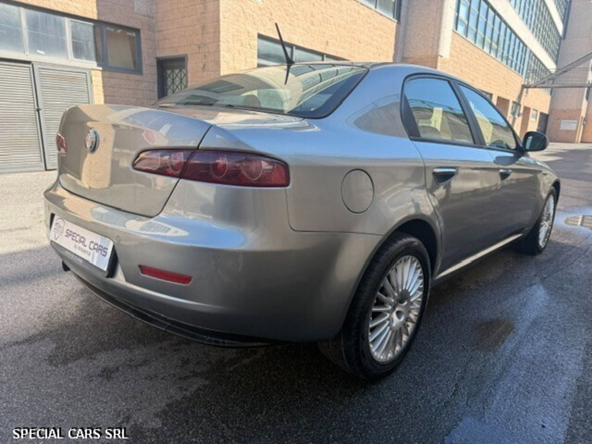 Alfa Romeo 159 1.9 JTDm 16V Distinctive Q-Tronic (6)