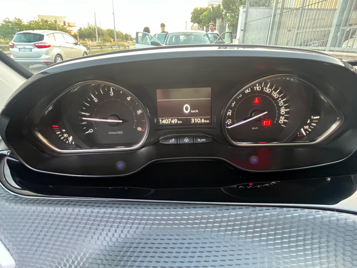 Peugeot 2008 100 Allure (13)