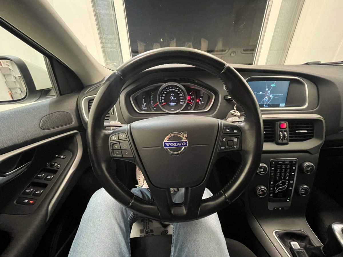Volvo V40 D2 1.6 Momentum (10)