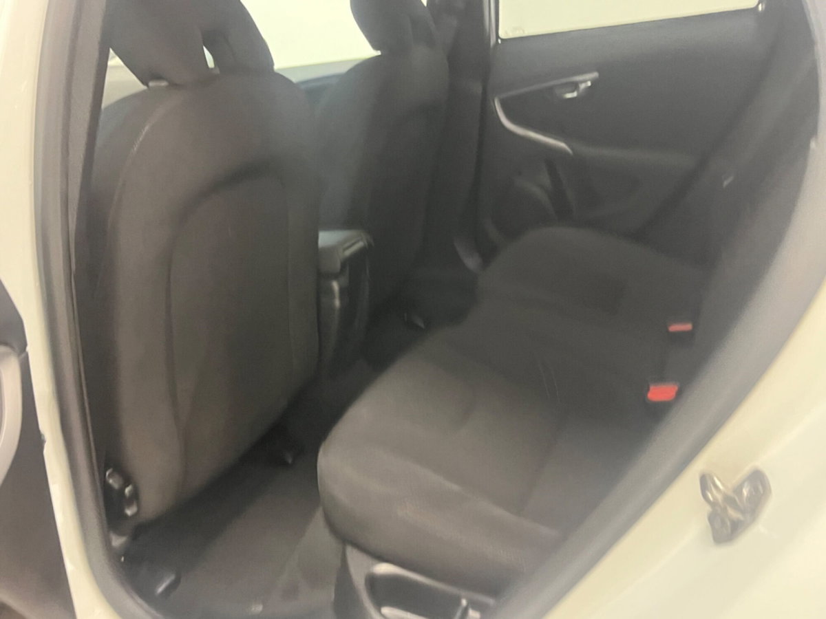 Volvo V40 D2 1.6 Momentum (16)