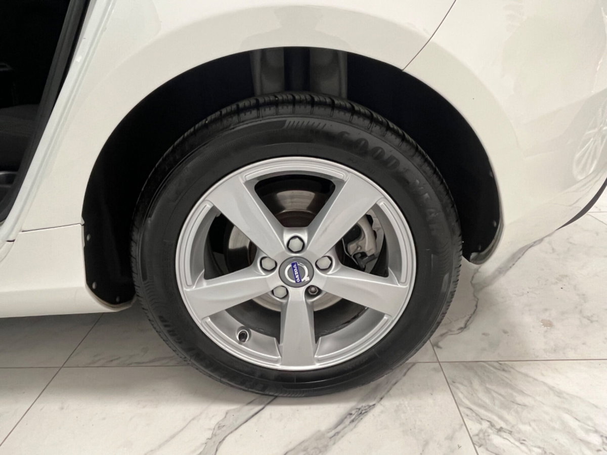 Volvo V40 D2 1.6 Momentum (17)