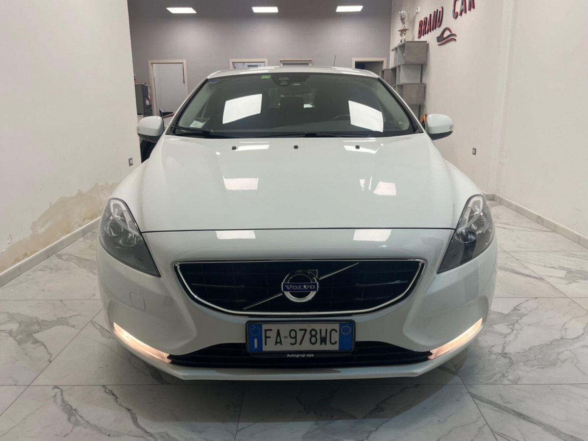 Volvo V40 D2 1.6 Momentum (2)